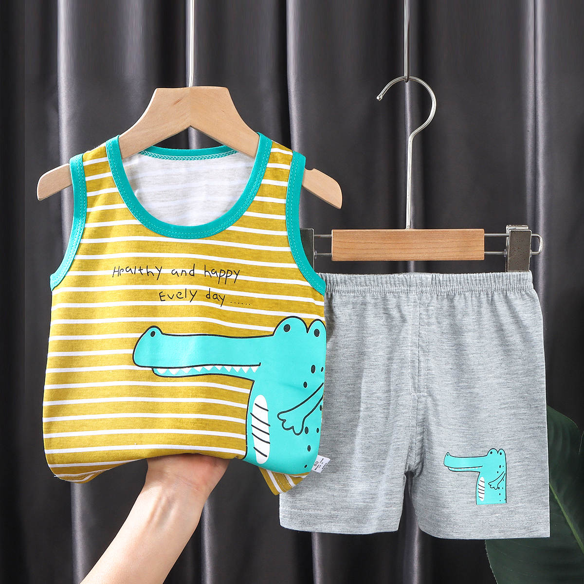 Sleeveless Shirt & Shorts
